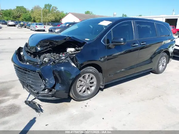 5TDYRKEC2NS125318 2022 TOYOTA SIENNA - Image 2