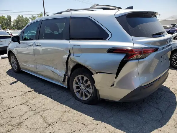5TDYRKEC2NS132589 2022 TOYOTA SIENNA - Image 2