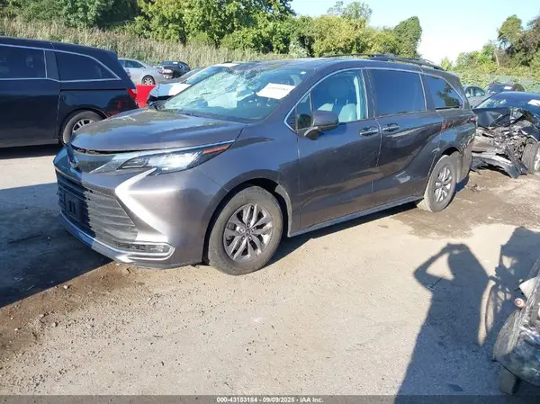 5TDYRKEC2NS133631 2022 TOYOTA SIENNA - Image 2