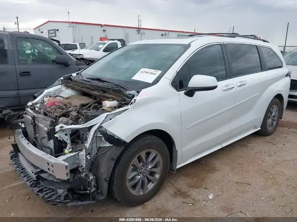 5TDYRKEC2PS143076 2023 TOYOTA SIENNA - Image 2