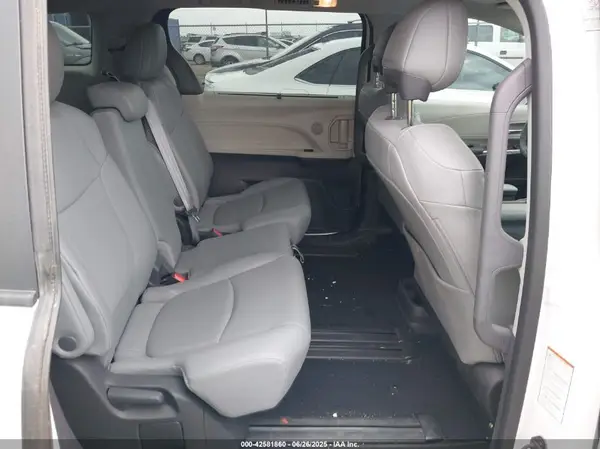 5TDYRKEC2PS143076 2023 TOYOTA SIENNA - Image 8