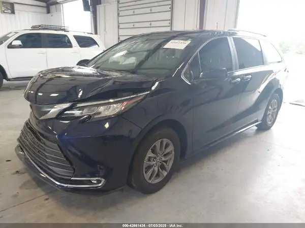 5TDYRKEC2PS145751 2023 TOYOTA SIENNA - Image 2