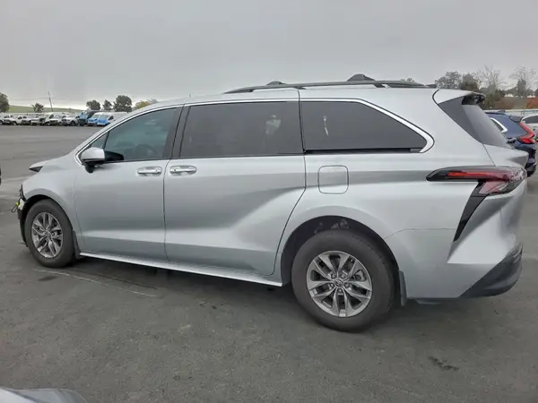5TDYRKEC2PS146933 2023 TOYOTA SIENNA - Image 2