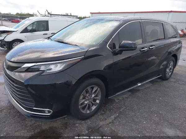 5TDYRKEC2PS153204 2023 TOYOTA SIENNA - Image 2