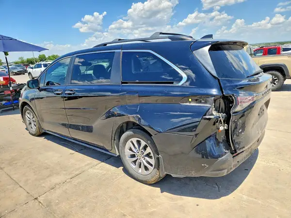 5TDYRKEC2PS163232 2023 TOYOTA SIENNA - Image 2
