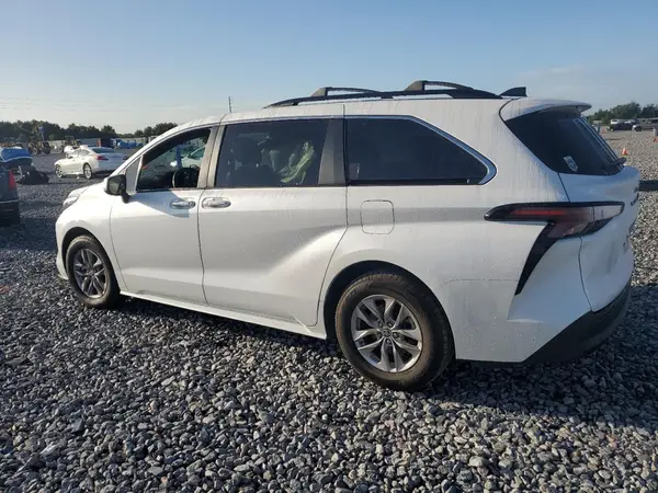 5TDYRKEC2PS175011 2023 TOYOTA SIENNA - Image 2