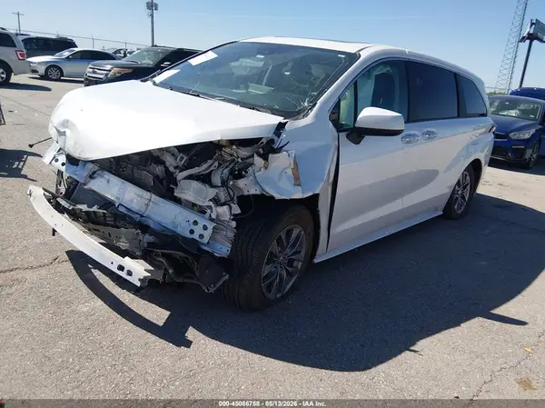 5TDYRKEC2RS187601 2024 TOYOTA SIENNA - Image 2
