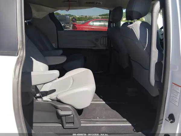 5TDYRKEC2RS187601 2024 TOYOTA SIENNA - Image 8