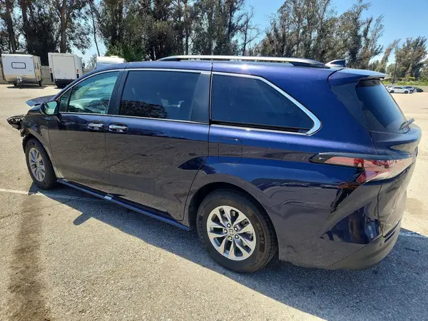 5TDYRKEC2RS194516 2024 TOYOTA SIENNA - Image 2