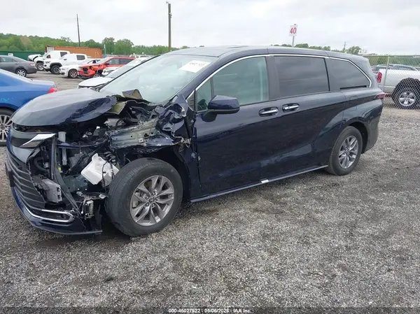 5TDYRKEC2RS203599 2024 TOYOTA SIENNA - Image 2