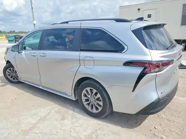 5TDYRKEC2SS227911 2025 TOYOTA SIENNA - Image 2