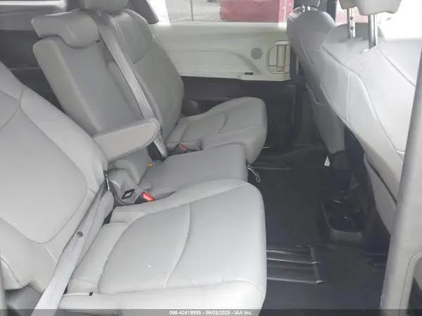 5TDYRKEC2SS237628 2025 TOYOTA SIENNA - Image 8