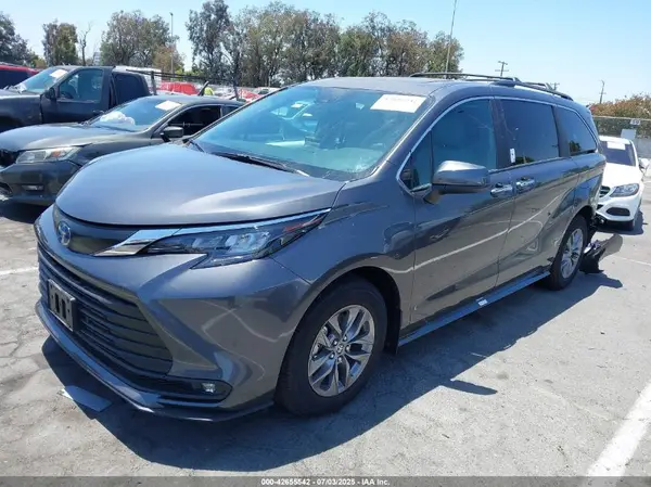 5TDYRKEC2SS239038 2025 TOYOTA SIENNA - Image 2
