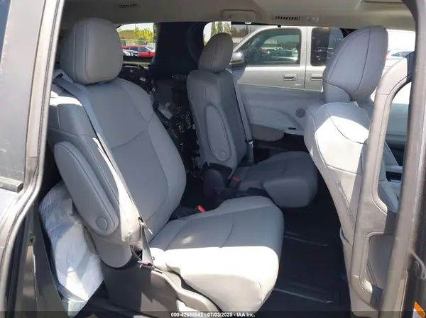 5TDYRKEC2SS239038 2025 TOYOTA SIENNA - Image 8
