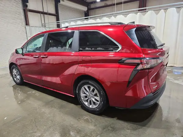 5TDYRKEC2SS243705 2025 TOYOTA SIENNA - Image 2