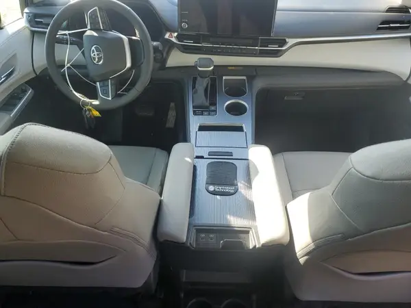 5TDYRKEC2SS258012 2025 TOYOTA SIENNA - Image 8