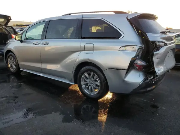5TDYRKEC2SS259676 2025 TOYOTA SIENNA - Image 2