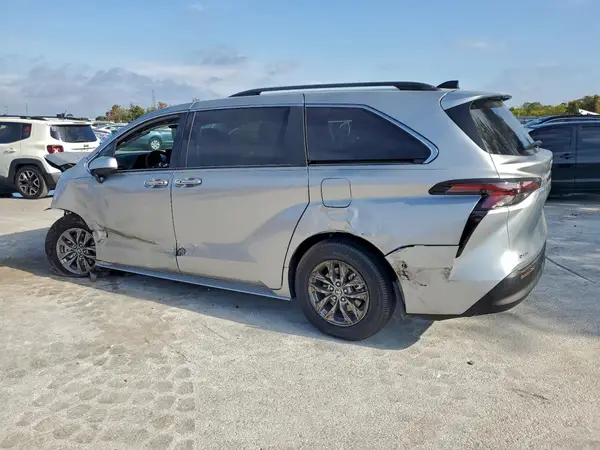 5TDYRKEC2SS288126 2025 TOYOTA SIENNA - Image 2
