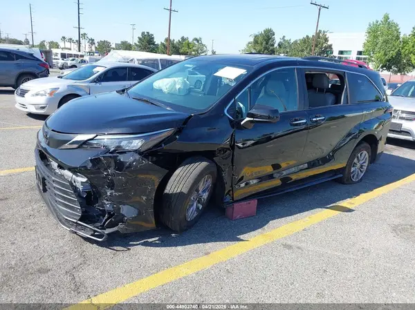 5TDYRKEC2TS291738 2026 TOYOTA SIENNA - Image 2