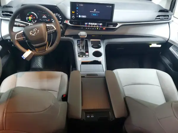 5TDYRKEC2TS292579 2026 TOYOTA SIENNA - Image 8