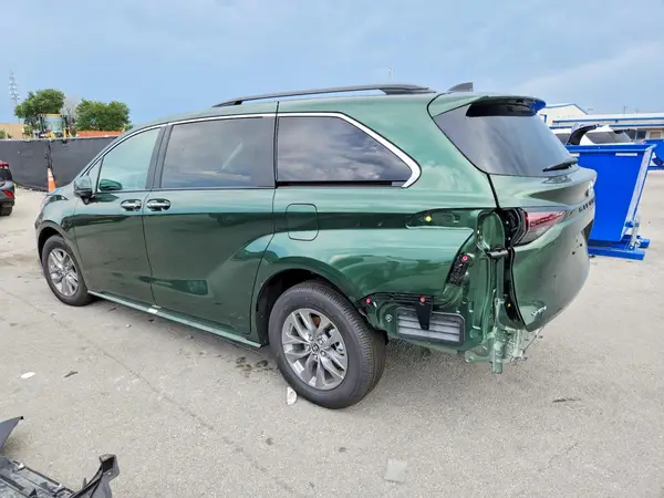 5TDYRKEC2TS300227 2026 TOYOTA SIENNA - Image 2