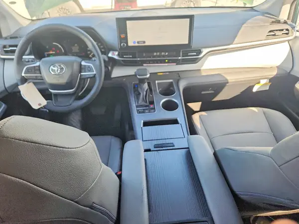 5TDYRKEC2TS300227 2026 TOYOTA SIENNA - Image 8