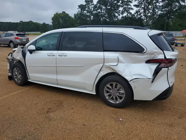 5TDYRKEC2TS308778 2026 TOYOTA SIENNA - Image 2