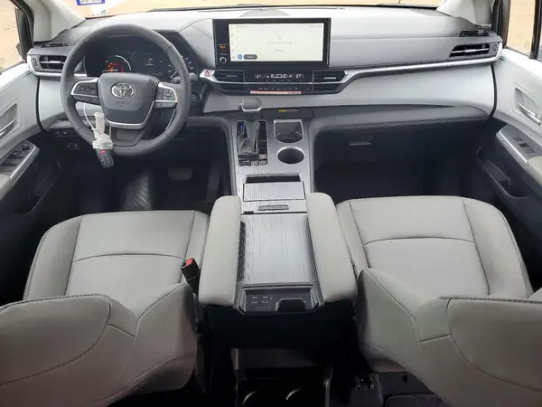5TDYRKEC2TS308778 2026 TOYOTA SIENNA - Image 8