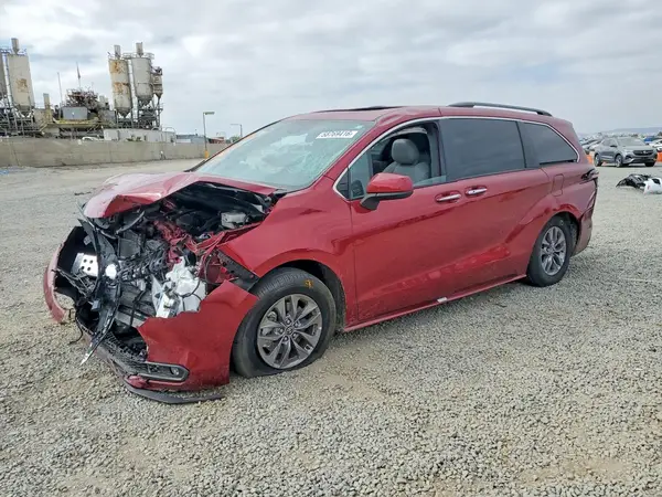 5TDYRKEC2TS308960 2026 TOYOTA SIENNA - Image 1