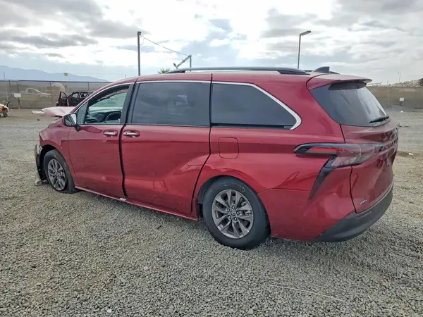 5TDYRKEC2TS308960 2026 TOYOTA SIENNA - Image 2