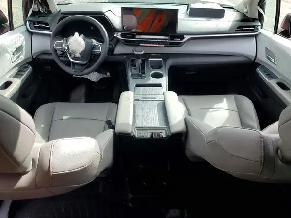 5TDYRKEC2TS308960 2026 TOYOTA SIENNA - Image 8