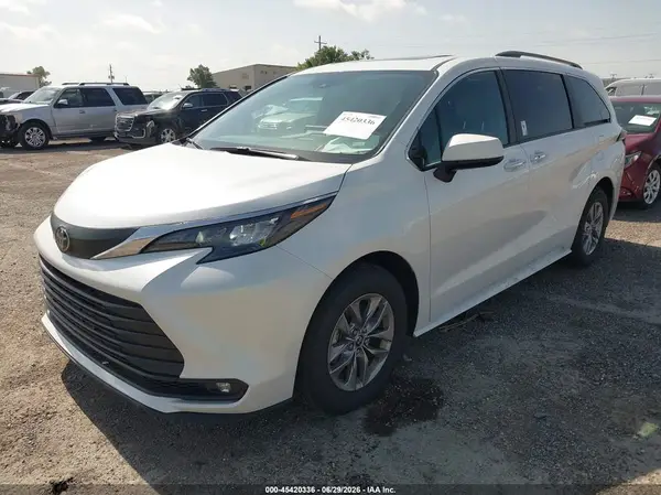 5TDYRKEC2TS312653 2026 TOYOTA SIENNA - Image 2