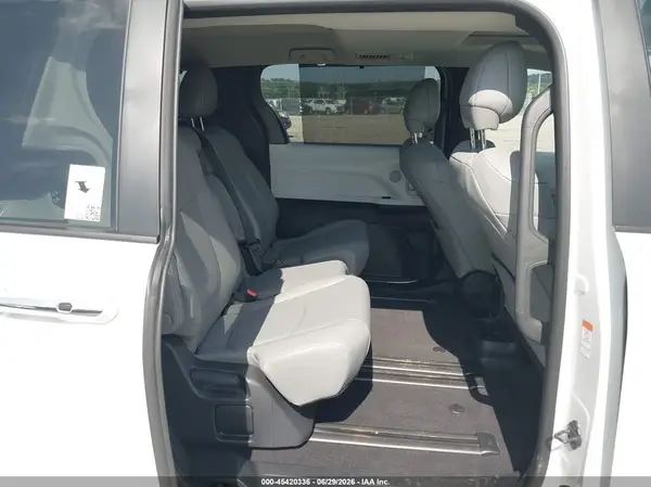 5TDYRKEC2TS312653 2026 TOYOTA SIENNA - Image 8
