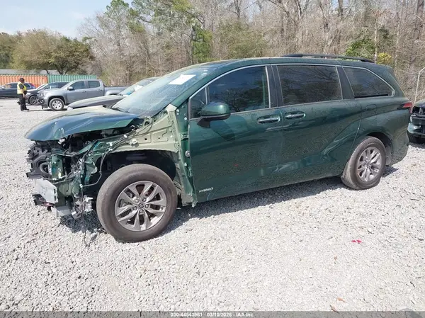 5TDYRKEC3MS007938 2021 TOYOTA SIENNA - Image 2