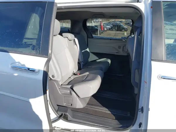 5TDYRKEC3MS008734 2021 TOYOTA SIENNA - Image 8