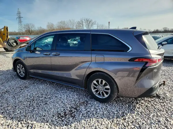 5TDYRKEC3MS018972 2021 TOYOTA SIENNA - Image 2