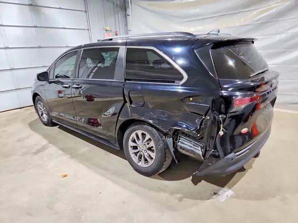 5TDYRKEC3MS023413 2021 TOYOTA SIENNA - Image 2