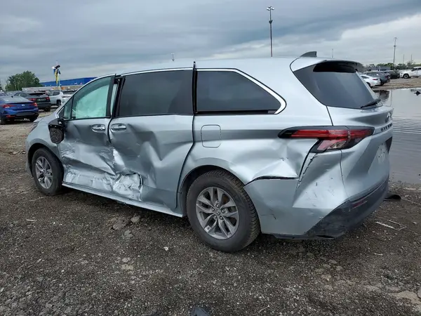 5TDYRKEC3MS023511 2021 TOYOTA SIENNA - Image 2