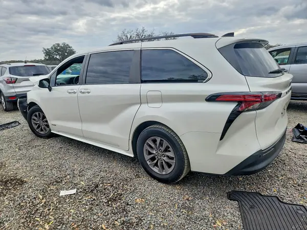 5TDYRKEC3MS028837 2021 TOYOTA SIENNA - Image 2