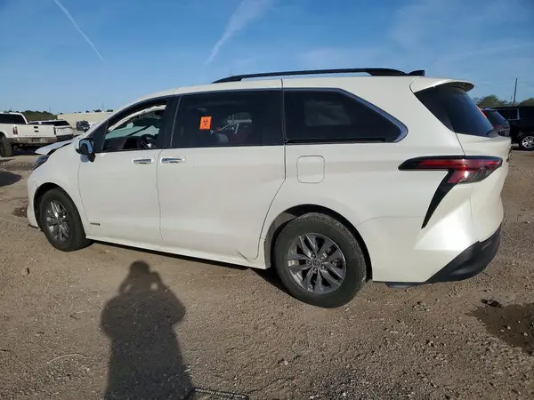 5TDYRKEC3MS034377 2021 TOYOTA SIENNA - Image 2