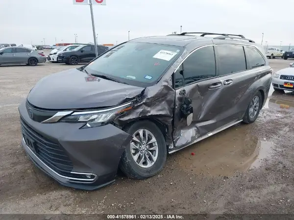 5TDYRKEC3MS044701 2021 TOYOTA SIENNA - Image 2