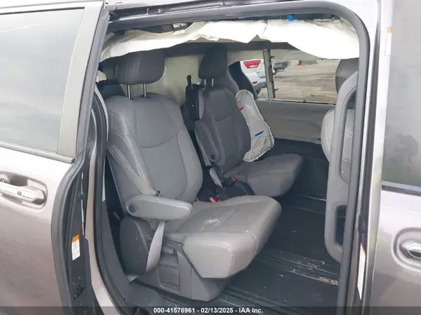 5TDYRKEC3MS044701 2021 TOYOTA SIENNA - Image 8