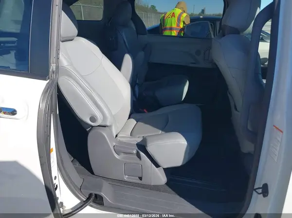 5TDYRKEC3MS052054 2021 TOYOTA SIENNA - Image 8