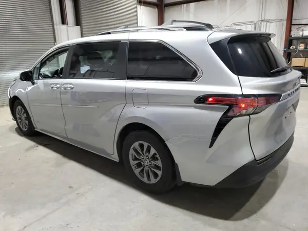 5TDYRKEC3MS056251 2021 TOYOTA SIENNA - Image 2