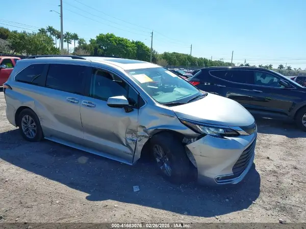 5TDYRKEC3MS071400 2021 TOYOTA SIENNA - Image 1