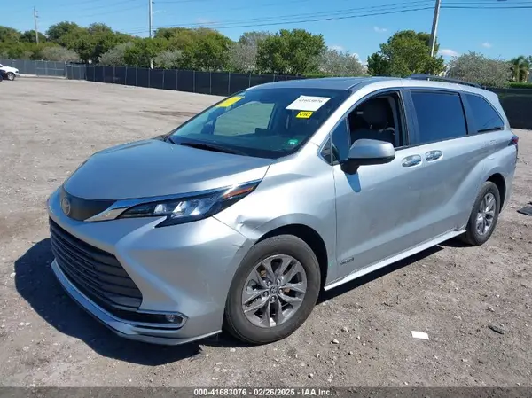 5TDYRKEC3MS071400 2021 TOYOTA SIENNA - Image 2