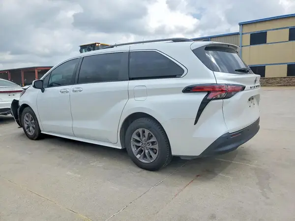 5TDYRKEC3NS089400 2022 TOYOTA SIENNA - Image 2