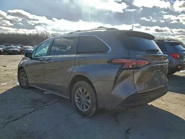 5TDYRKEC3NS089512 2022 TOYOTA SIENNA - Image 2
