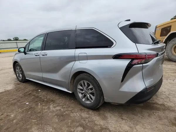 5TDYRKEC3NS094192 2022 TOYOTA SIENNA - Image 2