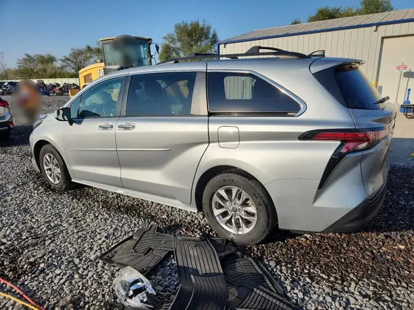 5TDYRKEC3NS095939 2022 TOYOTA SIENNA - Image 2
